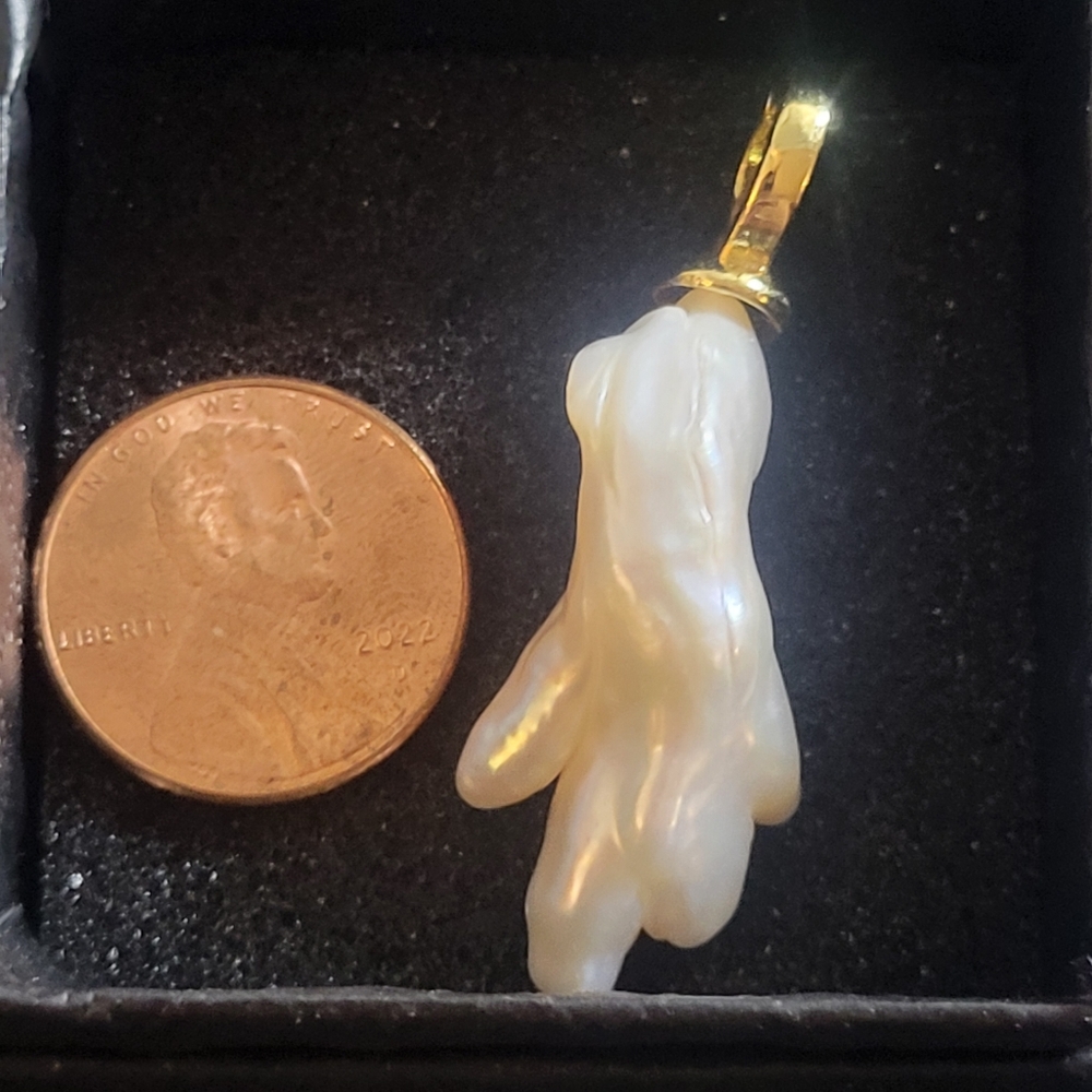Genuine freshwater pearl pendant